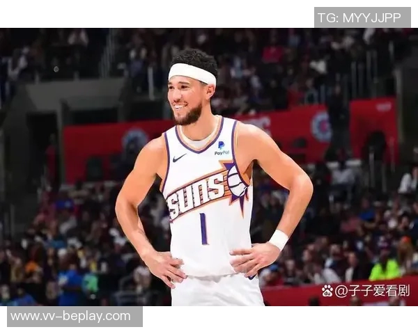 布克首发表现出色33分钟内高效砍下24分助力球队胜利 布克首发表现出色33分钟内高效砍下24分助力球队胜利